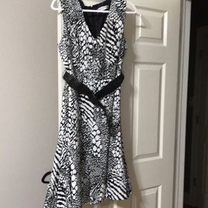 NWOT Kasper v-neck sleeveless black and white lined dress. Size 12.